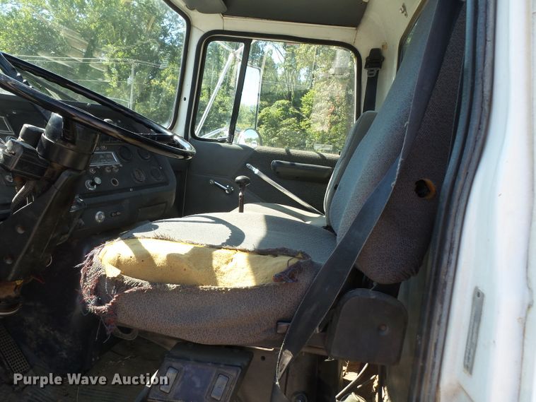 image for item DH3841 1992 Ford L9000  flatbed truck