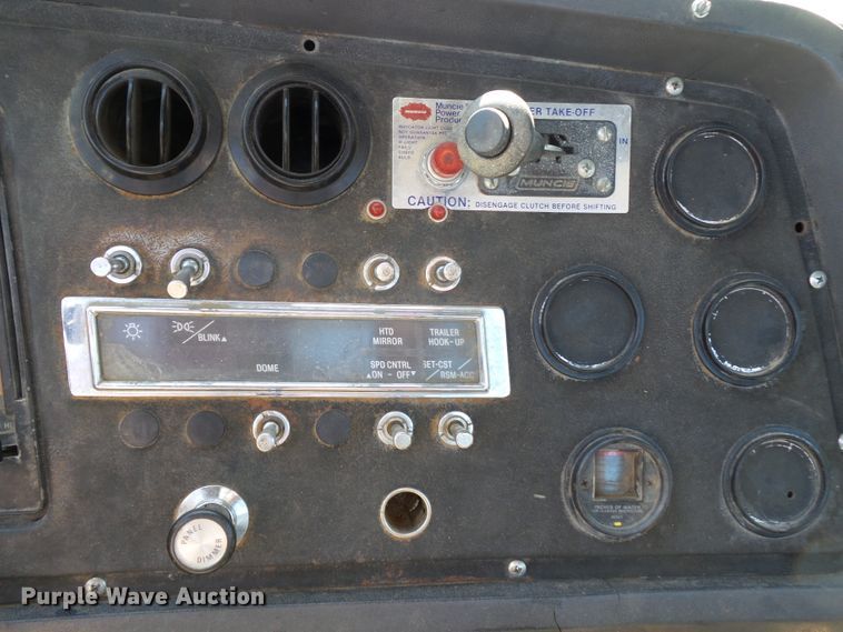 image for item DH3841 1992 Ford L9000  flatbed truck