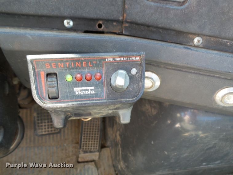 image for item DH3841 1992 Ford L9000  flatbed truck