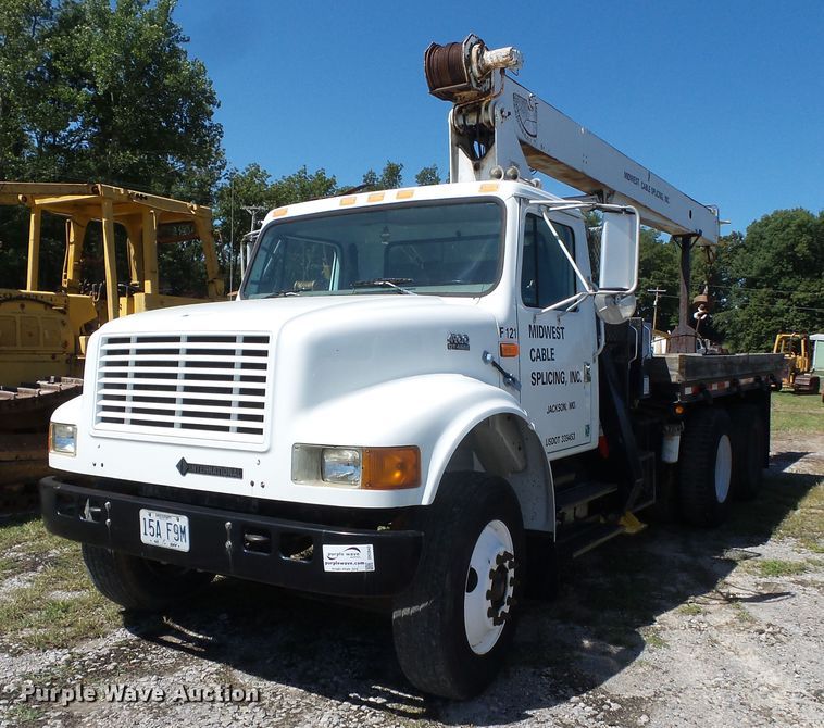 image for item DH3843 1999 International 4900  crane truck
