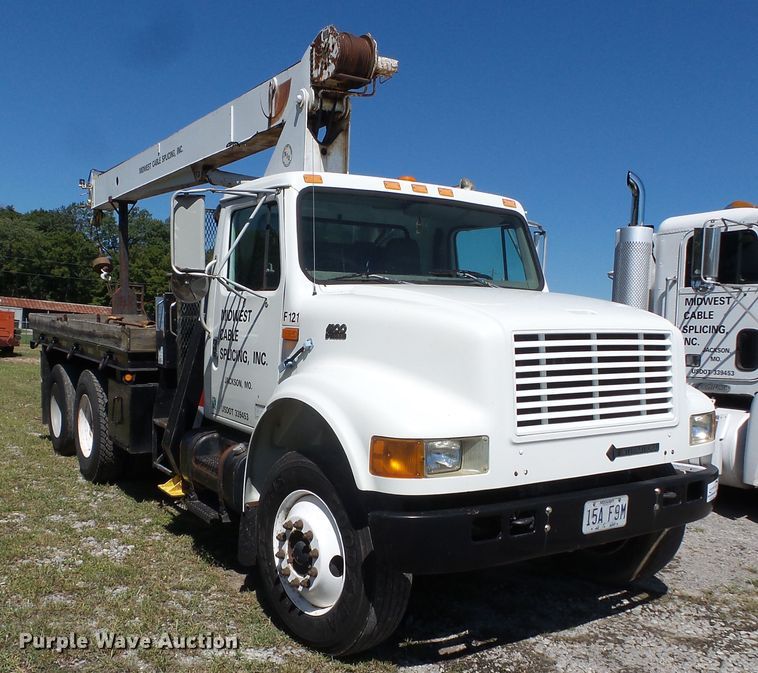 image for item DH3843 1999 International 4900  crane truck
