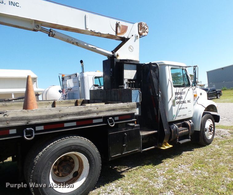 image for item DH3843 1999 International 4900  crane truck