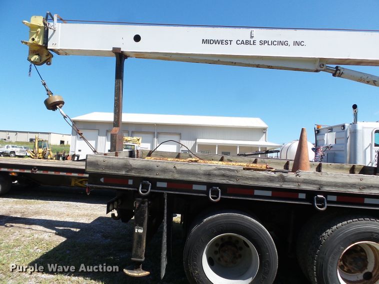 image for item DH3843 1999 International 4900  crane truck