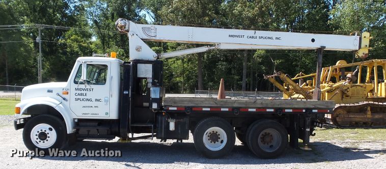 image for item DH3843 1999 International 4900  crane truck