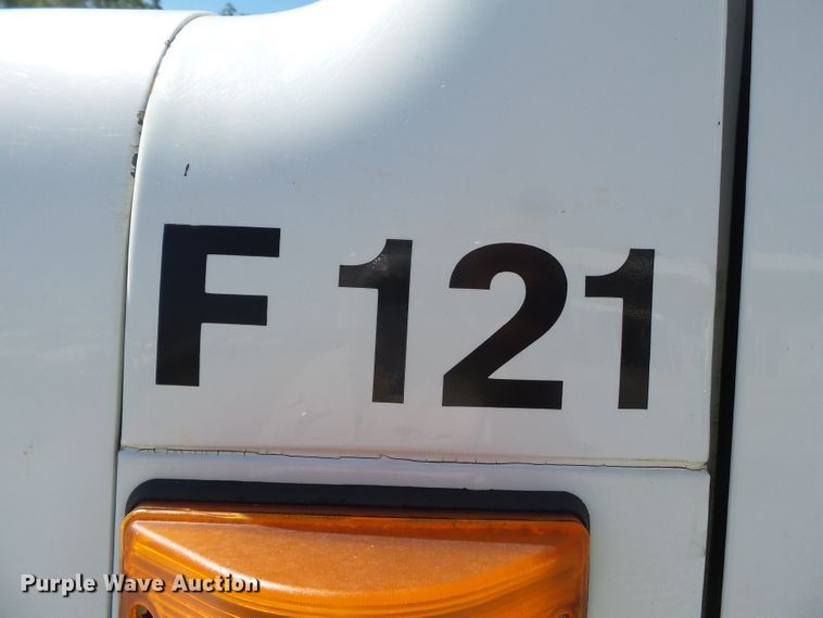 image for item DH3843 1999 International 4900  crane truck