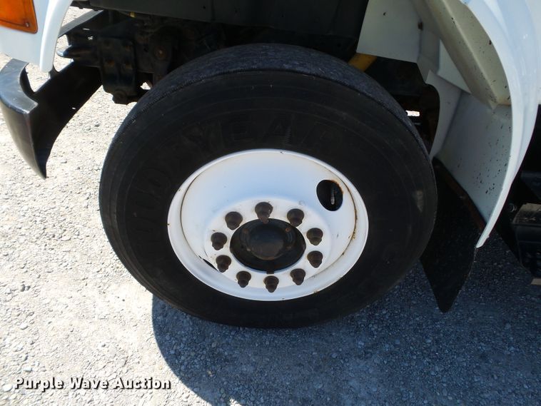 image for item DH3843 1999 International 4900  crane truck