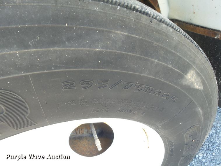 image for item DH3843 1999 International 4900  crane truck