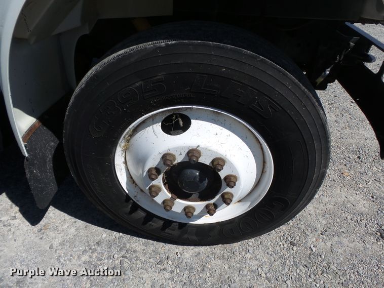 image for item DH3843 1999 International 4900  crane truck