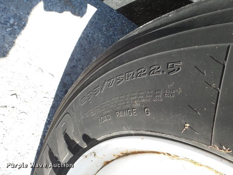 image for item DH3843 1999 International 4900  crane truck