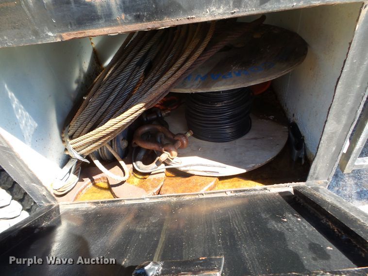 image for item DH3843 1999 International 4900  crane truck