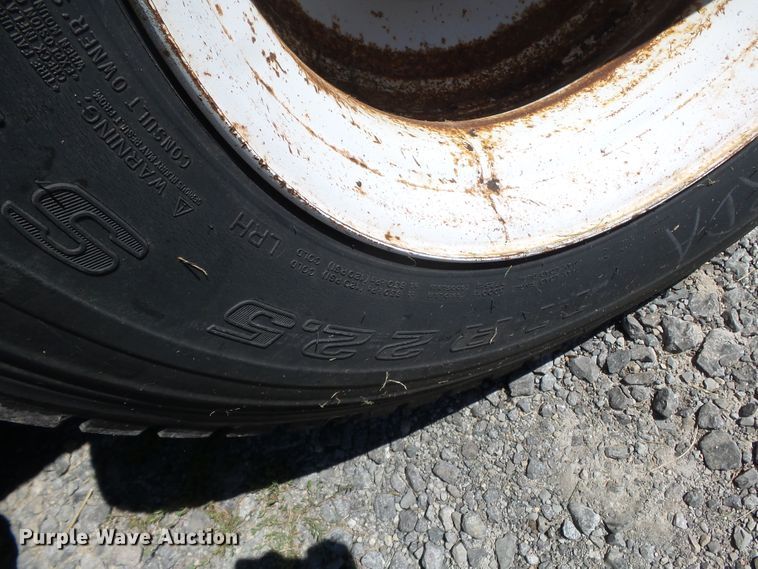 image for item DH3843 1999 International 4900  crane truck