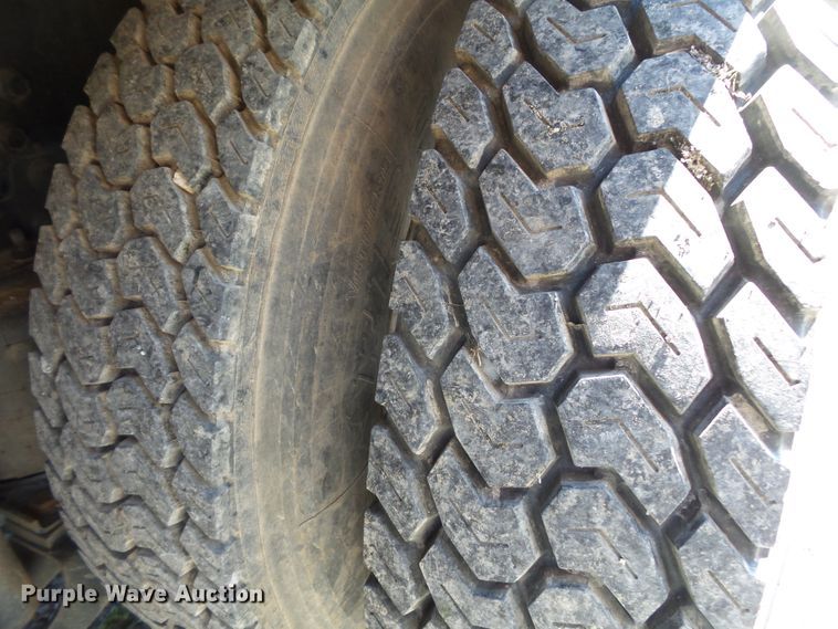 image for item DH3843 1999 International 4900  crane truck