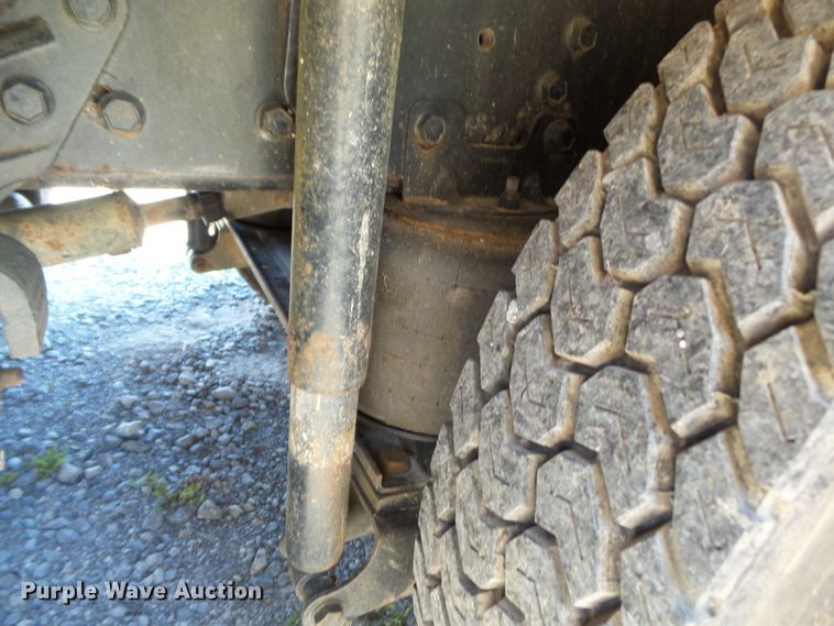 image for item DH3843 1999 International 4900  crane truck