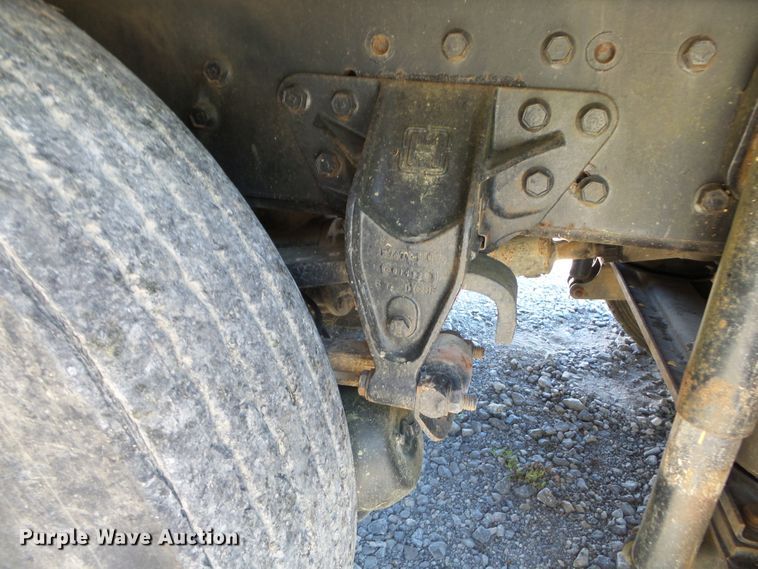 image for item DH3843 1999 International 4900  crane truck