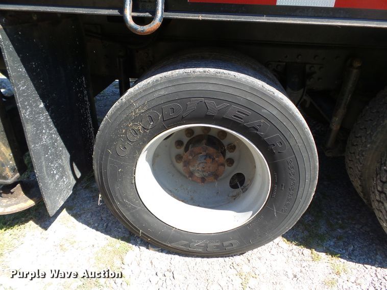 image for item DH3843 1999 International 4900  crane truck