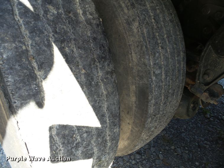 image for item DH3843 1999 International 4900  crane truck