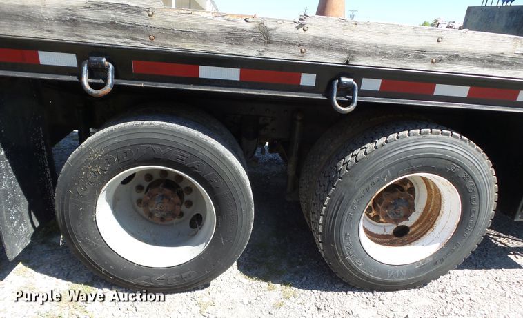 image for item DH3843 1999 International 4900  crane truck