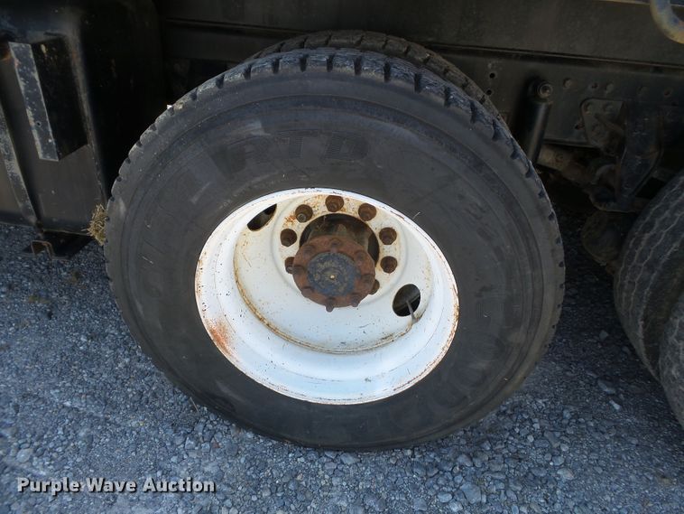 image for item DH3843 1999 International 4900  crane truck