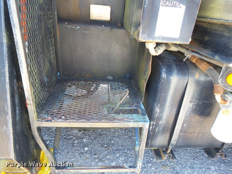 image for item DH3843 1999 International 4900  crane truck