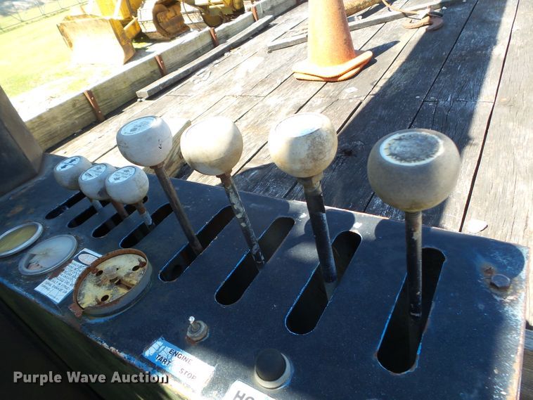 image for item DH3843 1999 International 4900  crane truck