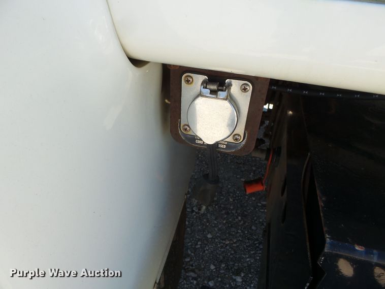 image for item DH3843 1999 International 4900  crane truck