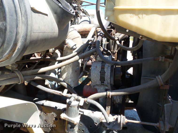 image for item DH3843 1999 International 4900  crane truck