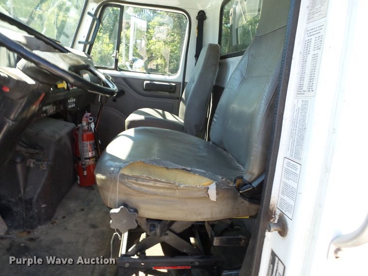 image for item DH3843 1999 International 4900  crane truck