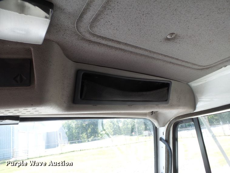 image for item DH3843 1999 International 4900  crane truck