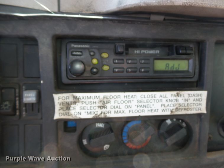 image for item DH3843 1999 International 4900  crane truck