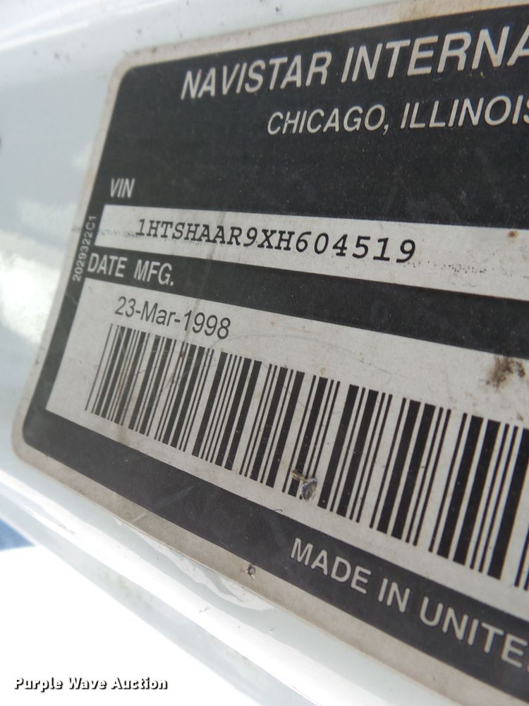 image for item DH3843 1999 International 4900  crane truck