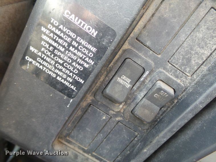 image for item DH3843 1999 International 4900  crane truck