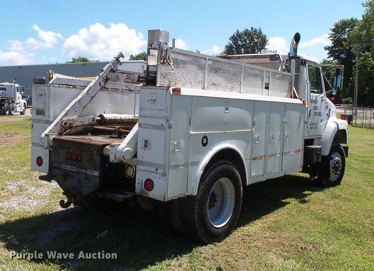 image for item DH3845 1988 International S2300  utility truck
