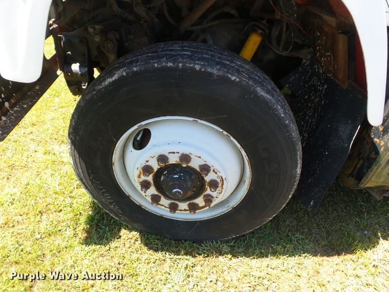 image for item DH3845 1988 International S2300  utility truck