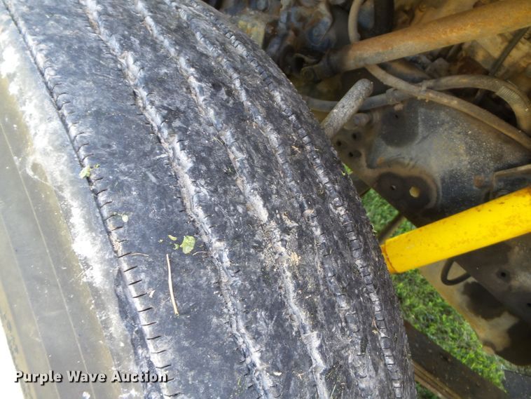 image for item DH3845 1988 International S2300  utility truck