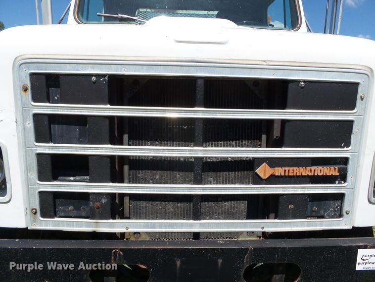 image for item DH3845 1988 International S2300  utility truck