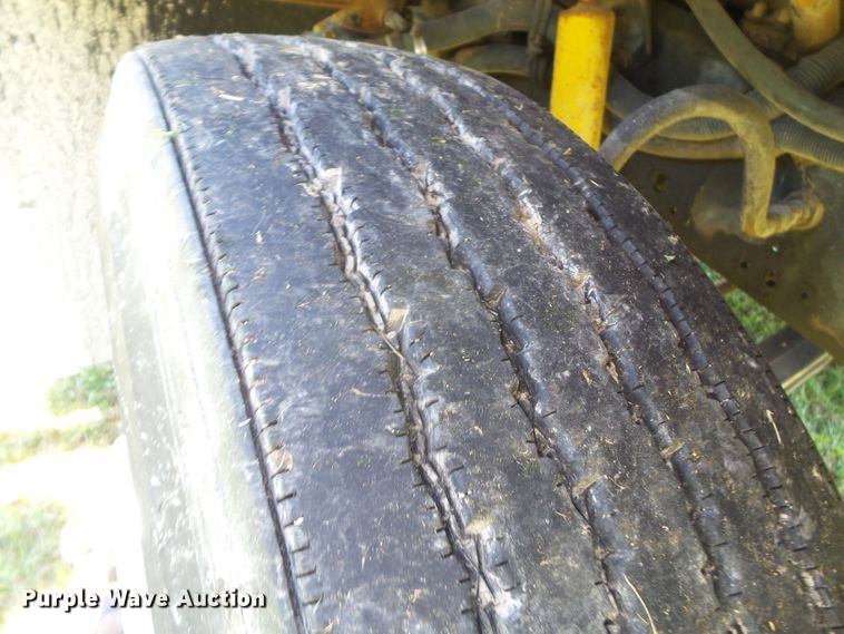 image for item DH3845 1988 International S2300  utility truck