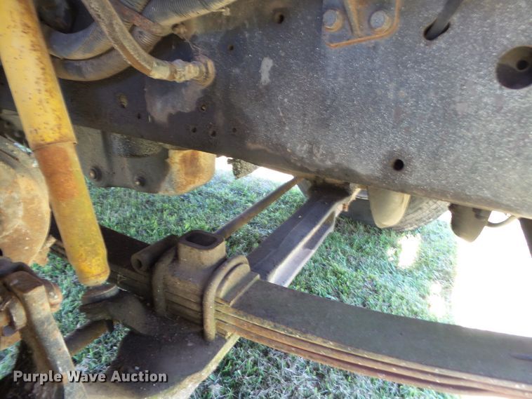 image for item DH3845 1988 International S2300  utility truck