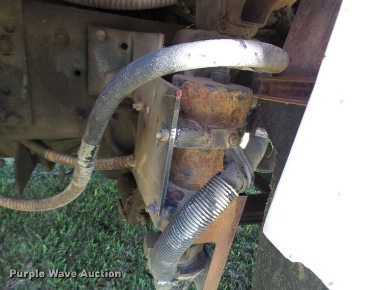 image for item DH3845 1988 International S2300  utility truck