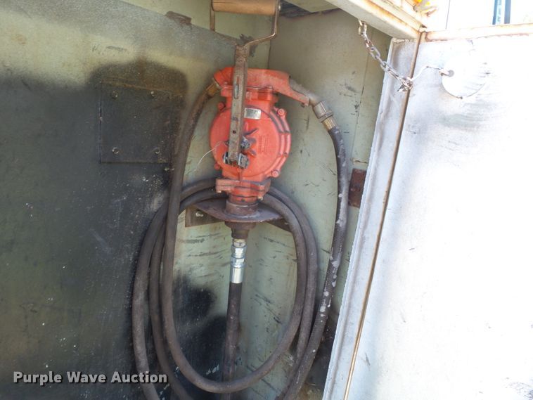 image for item DH3845 1988 International S2300  utility truck