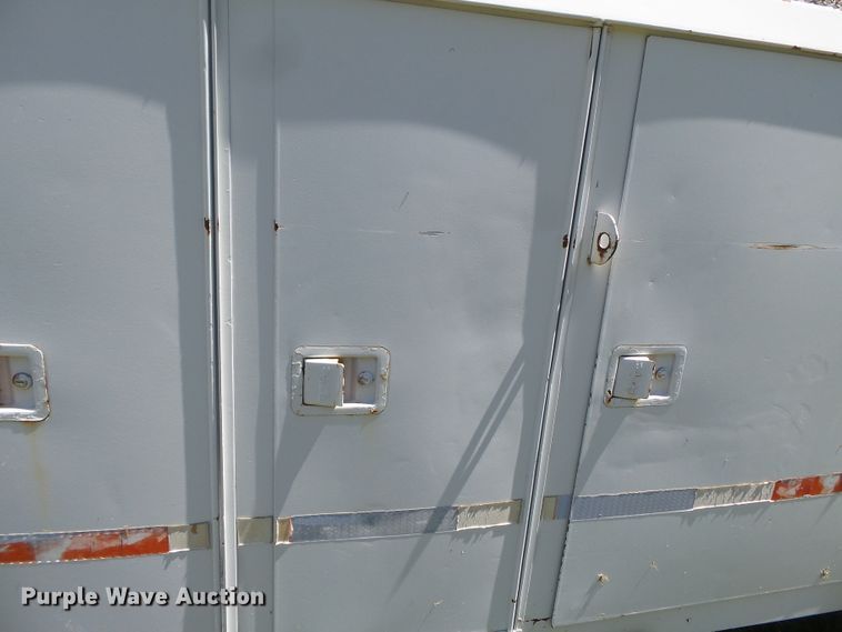 image for item DH3845 1988 International S2300  utility truck