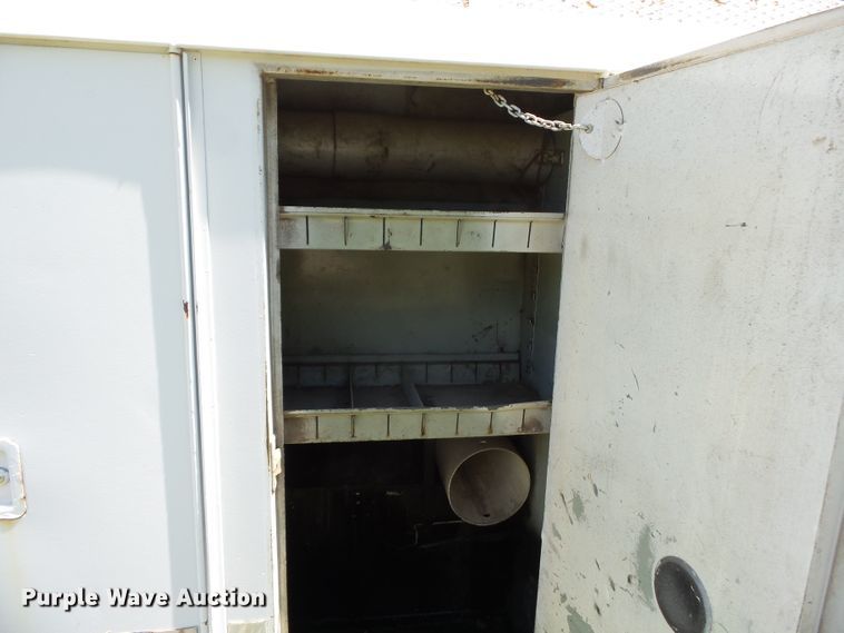 image for item DH3845 1988 International S2300  utility truck