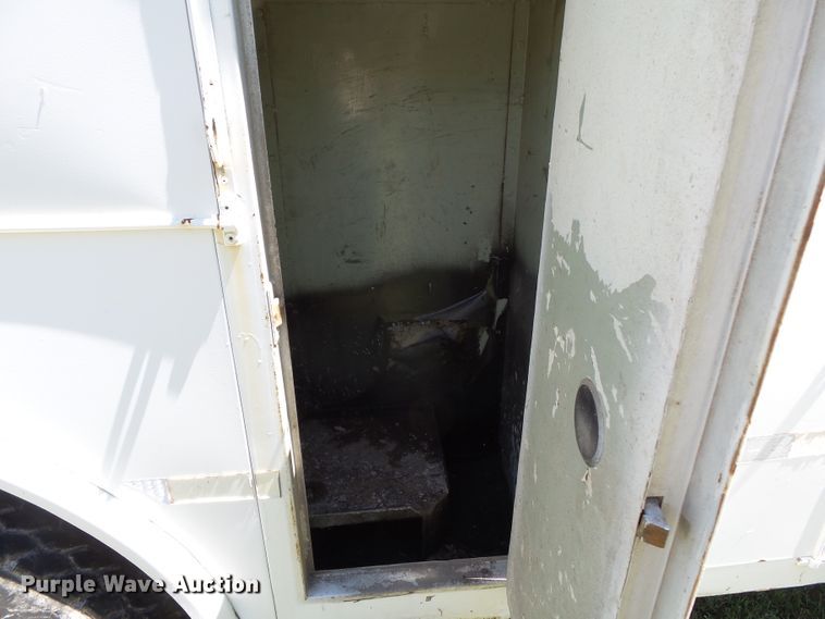 image for item DH3845 1988 International S2300  utility truck