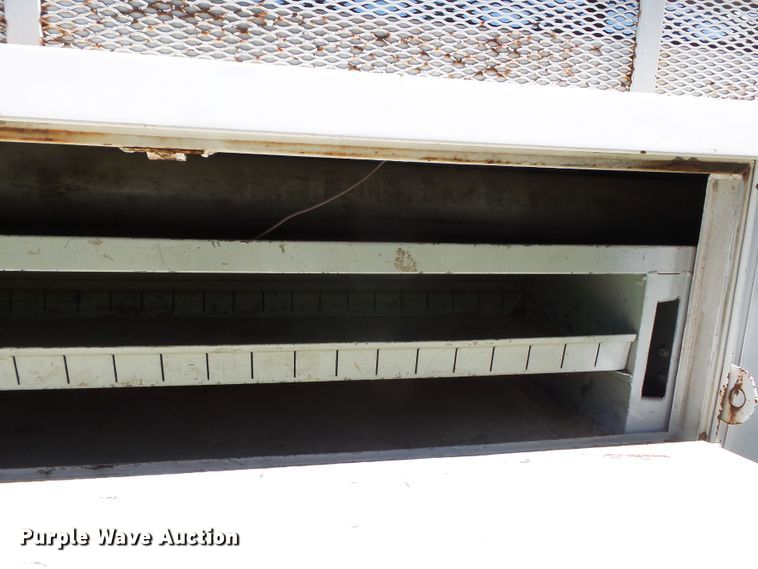 image for item DH3845 1988 International S2300  utility truck