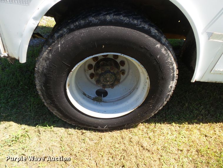 image for item DH3845 1988 International S2300  utility truck