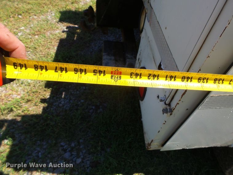 image for item DH3845 1988 International S2300  utility truck