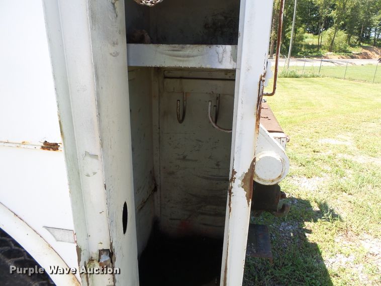 image for item DH3845 1988 International S2300  utility truck