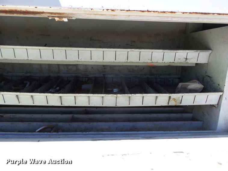 image for item DH3845 1988 International S2300  utility truck