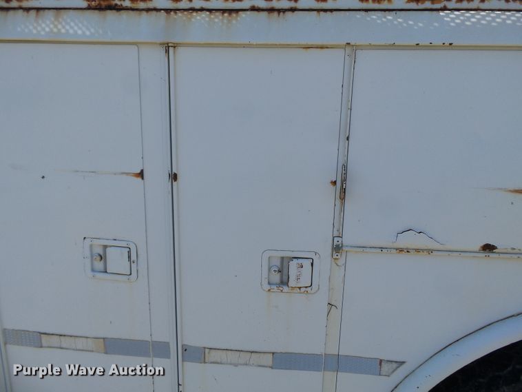 image for item DH3845 1988 International S2300  utility truck