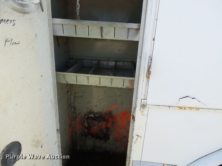 image for item DH3845 1988 International S2300  utility truck