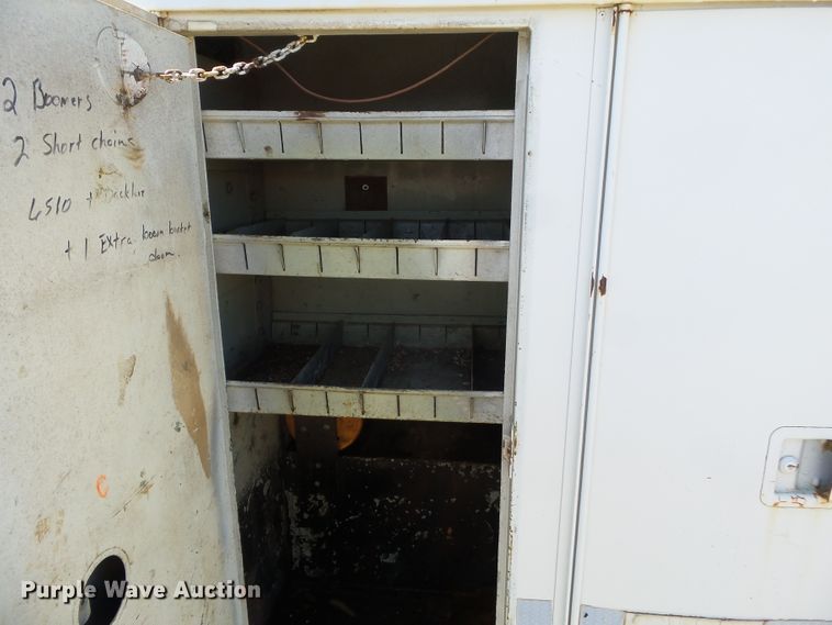 image for item DH3845 1988 International S2300  utility truck